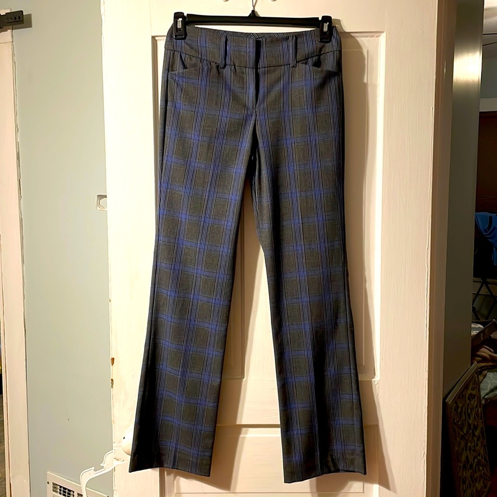 Like new, grey with blue and black accents.